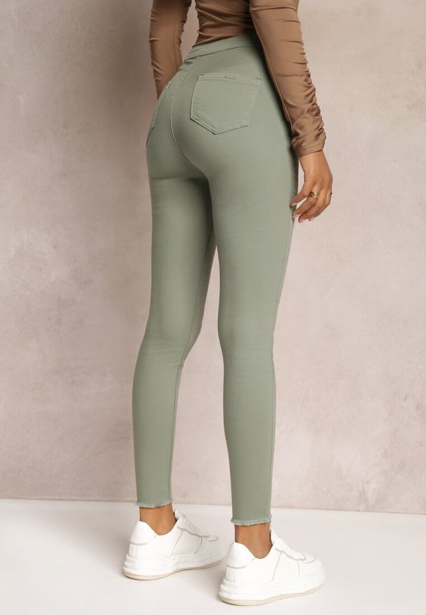 Renee - Zielone Bawełniane Spodnie Skinny Capria. Kolor: zielony. Materiał: bawełna