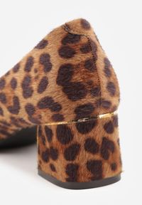 Born2be - Panterkowe Czółenka na Obcasie Vices ze Skórzaną Wkładką Ozdobione Klamrą Aponelle. Zapięcie: klamry. Materiał: skóra. Wzór: aplikacja. Obcas: na obcasie. Wysokość obcasa: średni #4