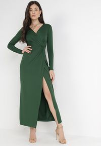 Born2be - Ciemnozielona Sukienka Mellona. Typ kołnierza: dekolt w kształcie V. Kolor: zielony. Materiał: dzianina, materiał. Długość rękawa: długi rękaw. Wzór: gładki. Typ sukienki: kopertowe. Styl: glamour, elegancki. Długość: maxi #8