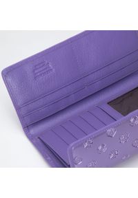 Wittchen - Damski portfel z lakierowanej skóry z monogramem fioletowy. Kolor: fioletowy. Materiał: lakier, skóra