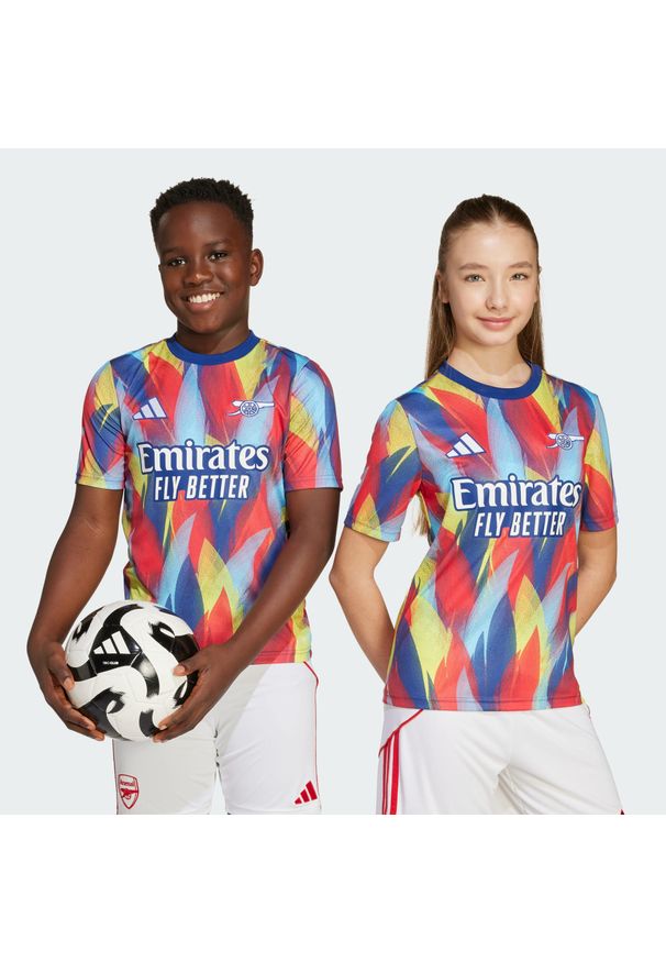 Adidas - Koszulka Arsenal 25/26 Pre-Match. Kolor: czerwony, niebieski, wielokolorowy, żółty. Sport: piłka nożna