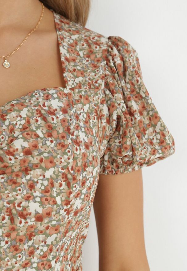 Born2be - Beżowo-Zielona Sukienka Midi z Gumką w Pasie i Rozcięciem Kaylanii. Kolor: beżowy. Materiał: tkanina, bawełna. Sezon: wiosna, lato. Długość: midi