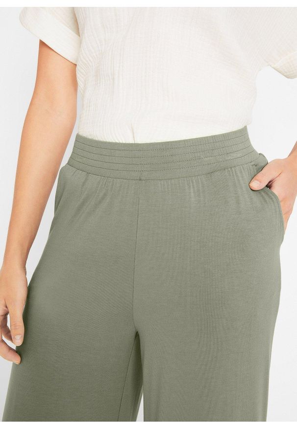 bonprix - Spodnie z dżerseju 7/8, z lejącej mieszanki wiskozy. Kolor: zielony. Materiał: jersey, wiskoza