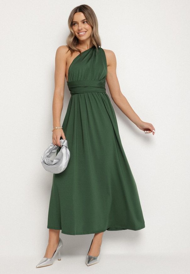 Born2be - Ciemnozielona Koktajlowa Sukienka Multiway z Wiskozą i Wiązaniem na Szyi Lilazza. Okazja: na imprezę. Typ kołnierza: dekolt w kształcie V. Kolor: zielony. Materiał: wiskoza. Typ sukienki: rozkloszowane. Styl: wizytowy