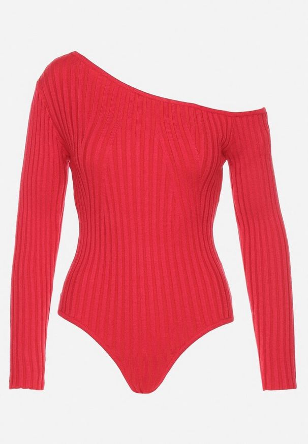 Born2be - Czerwone Body z Asymetrycznym Dekoltem z Prążkowanej Dzianiny Zozilla. Okazja: na co dzień. Kolor: czerwony. Materiał: dzianina, prążkowany. Styl: elegancki, casual