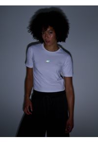 4f - 4F T-shirt slim cropped damski - biały M. Okazja: na co dzień. Kolor: biały. Materiał: elastan, bawełna, materiał, dzianina, jersey. Wzór: ze splotem, gładki, jednolity. Styl: casual, sportowy #2