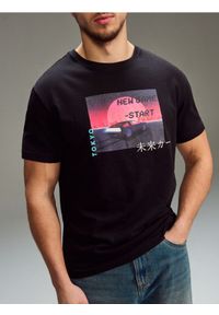 Sinsay - Bawełniana koszulka z nadrukiem - czarny. Kolor: czarny. Materiał: bawełna. Wzór: nadruk #1