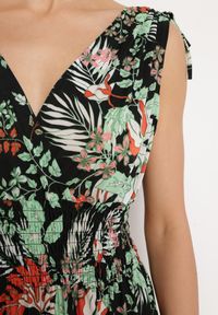 Born2be - Czarno-Zielona Sukienka z Kopertowym Dekoltem w Kwiaty z Gumką w Pasie Fionessa. Okazja: na co dzień. Typ kołnierza: dekolt kopertowy. Kolor: czarny. Wzór: kwiaty. Typ sukienki: kopertowe. Styl: klasyczny, casual, elegancki #2