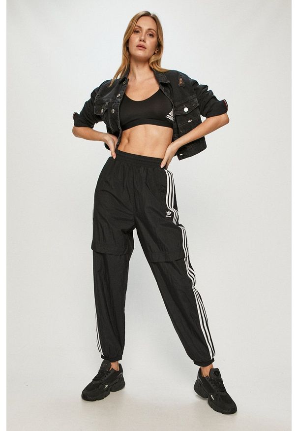 adidas Originals - Spodnie. Kolor: czarny. Materiał: materiał, włókno, tkanina