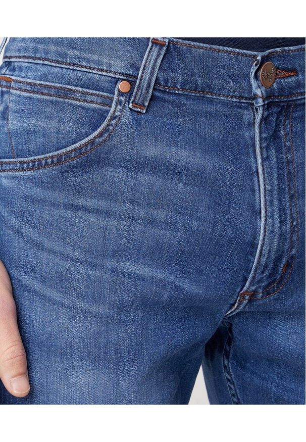 Wrangler - WRANGLER GREENSBORO MĘSKIE SPODNIE JEANSOWE JEANSY DŻINSY BRIGHT STROKE W15QMU91Q 112126995