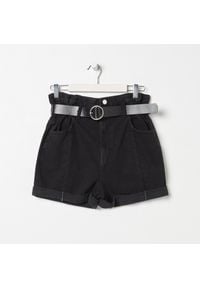 Sinsay - Jeansowe szorty paperbag z paskiem - Czarny. Kolor: czarny. Materiał: jeans #1