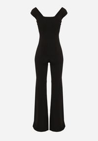 Born2be - Czarny Kombinezon Taliowany z Opadającymi Rękawami Dopasowany z Rozszerzającymi się Nogawkami Giola. Okazja: na co dzień, do pracy, na spotkanie biznesowe. Kolor: czarny. Styl: biznesowy, casual #3