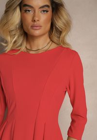 Renee - Czerwona Sukienka o Rozkloszowanym Kroju z Ozdobnymi Przeszyciami Reanelis. Okazja: na spotkanie biznesowe. Kolor: czerwony. Wzór: kolorowy. Typ sukienki: rozkloszowane. Styl: biznesowy, elegancki #4