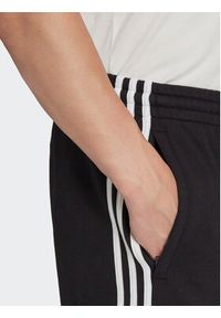 Adidas - adidas Szorty sportowe Adicolor Classics 3-Stripes Cargo Shorts IA6334 Czarny Regular Fit. Kolor: czarny. Materiał: bawełna. Styl: sportowy #4