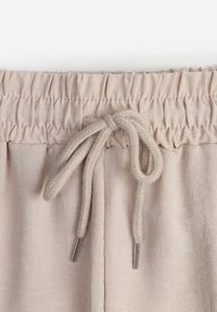 Renee - Beżowe Spodnieo Luźnym Fasonie ze Sznurkiem i Gumką w Talii Enivea. Okazja: na co dzień. Kolor: beżowy. Styl: casual #7