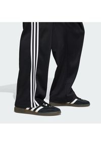 Adidas - adidas Spodnie dresowe adicolor KE3501 Czarny Loose Fit. Kolor: czarny. Materiał: bawełna #3