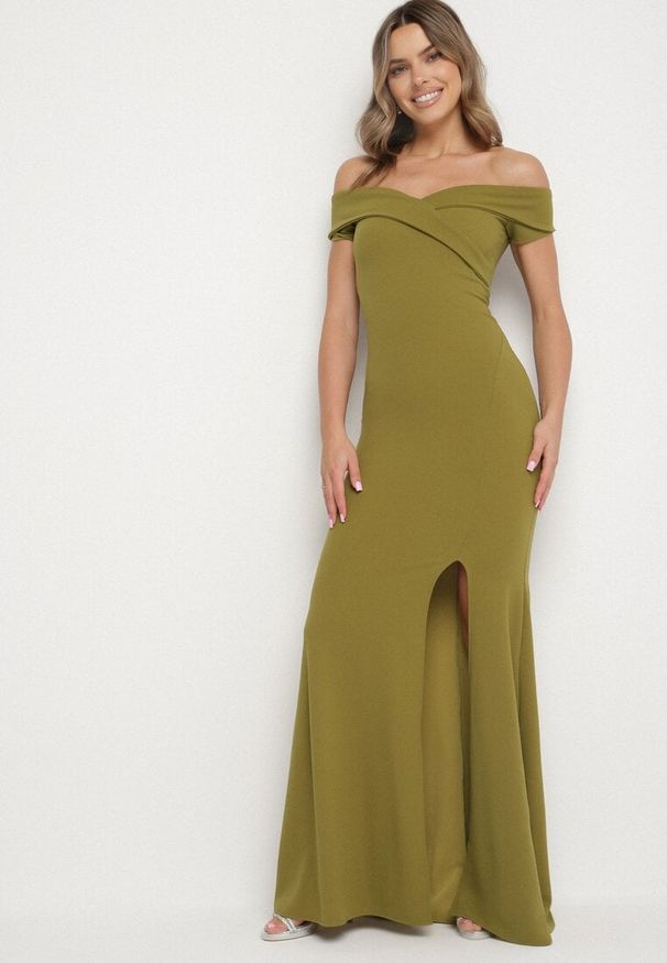 Born2be - Jasnozielona Koktajlowa Sukienka z Hiszpańskim Dekoltem Erpollia. Okazja: na imprezę. Kolor: zielony. Styl: wizytowy