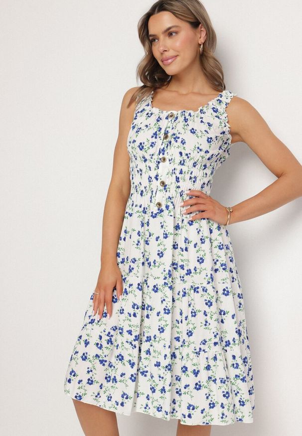 Born2be - Biało-Niebieska Sukienka Rozkloszowana na Ramiączkach w Kwiaty Tallio. Okazja: na spacer, na imprezę, na co dzień. Typ kołnierza: dekolt kwadratowy. Kolor: biały. Materiał: jeans. Długość rękawa: na ramiączkach. Wzór: kwiaty. Typ sukienki: proste, rozkloszowane. Styl: casual, klasyczny