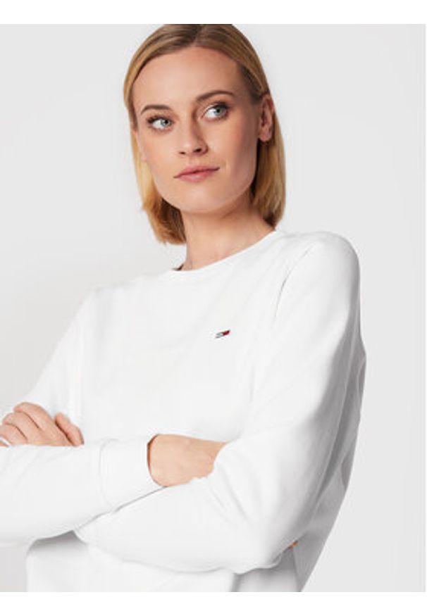 Tommy Jeans Bluza Fleece DW0DW09227 Biały Regular Fit. Kolor: biały. Materiał: bawełna, syntetyk