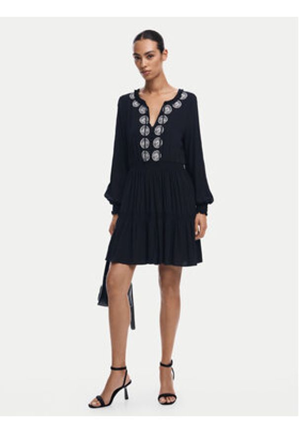 Desigual Sukienka codzienna Jacksonville 24WWVW64 Czarny Regular Fit. Okazja: na co dzień. Kolor: czarny. Materiał: wiskoza. Typ sukienki: proste. Styl: casual