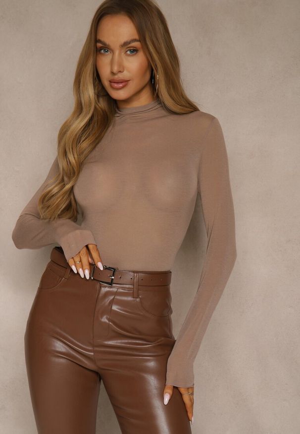 Renee - Brązowa Wiskozowa Bluzka Longsleeve Golf z Kaszmirem Vidara. Typ kołnierza: golf. Kolor: brązowy. Materiał: wiskoza, kaszmir. Długość rękawa: długi rękaw