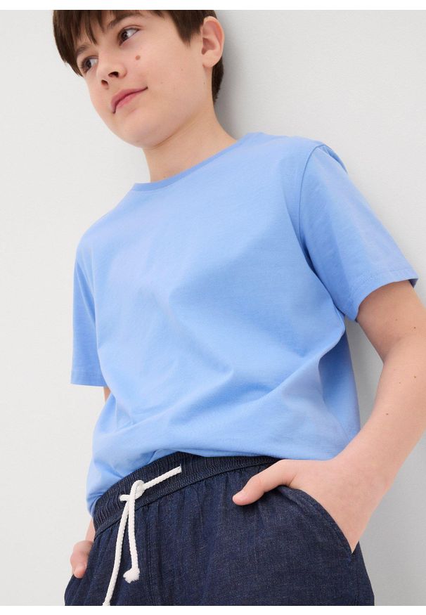 bonprix - Szorty dżinsowe ze stretchem z gumką w talii, regular fit. Kolor: niebieski