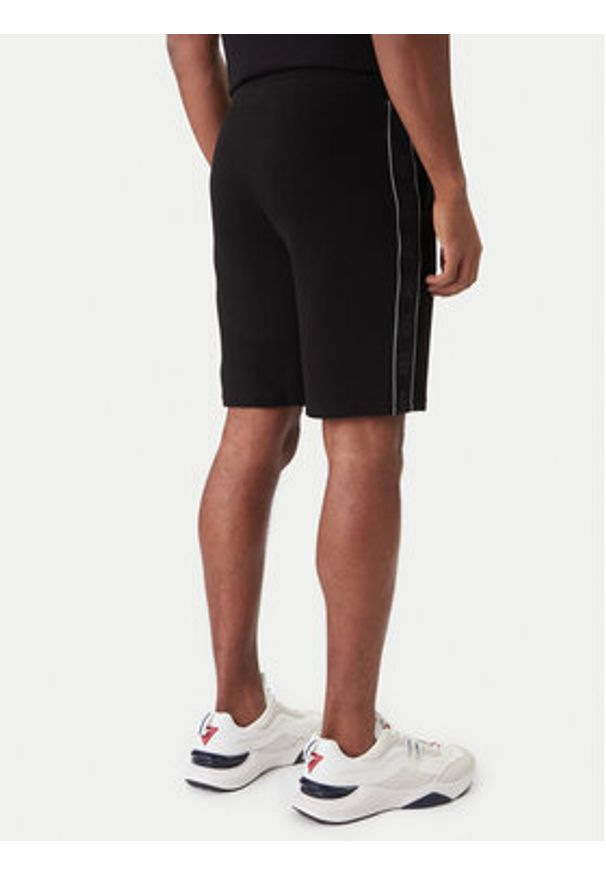 Guess Szorty materiałowe Mickey Z4RD04 KB3P2 Czarny Regular Fit. Kolor: czarny. Materiał: bawełna