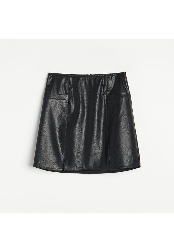 Reserved - Trapezowa spódnica z imitacji skóry - Czarny. Kolor: czarny. Materiał: skóra