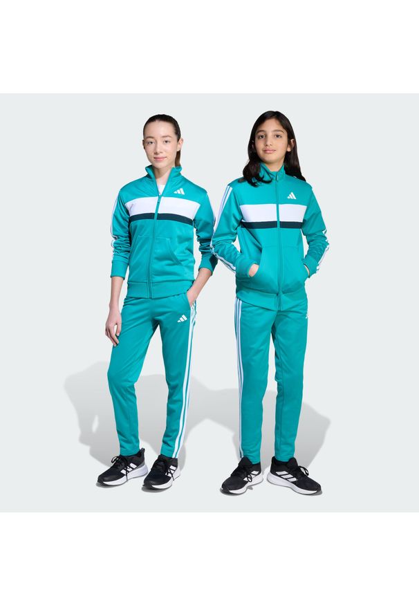 Adidas - Dres Seasonal Essentials Tiberio 3-Stripes Tricot Kids. Okazja: na uczelnię. Kolor: zielony, niebieski, wielokolorowy, biały. Materiał: dresówka. Styl: młodzieżowy, sportowy