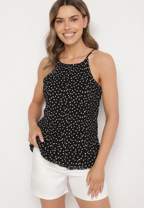 Born2be - Czarna Plisowana Bluzka na Ramiączkach w Kropki Filareia. Okazja: na co dzień. Kolor: czarny. Materiał: jeans. Długość rękawa: na ramiączkach. Wzór: kropki. Styl: elegancki, casual