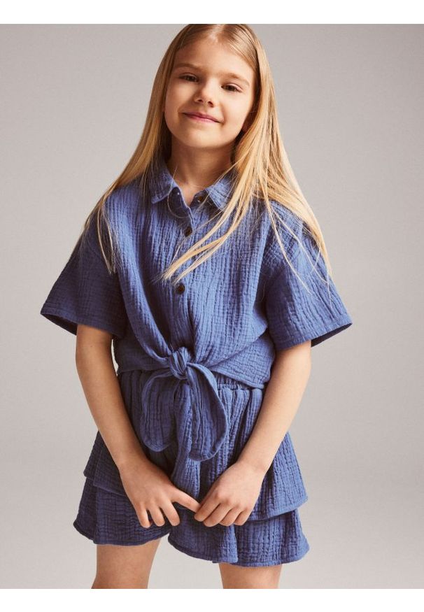 Reserved - Muślinowa koszula z wiązaniem - niebieski. Kolor: niebieski. Materiał: bawełna