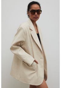 Marsala - Marynarka z lnem oversize w kolorze IVORY LINEN - HARLEY-S/M. Materiał: len. Długość rękawa: długi rękaw. Długość: długie. Styl: sportowy, elegancki