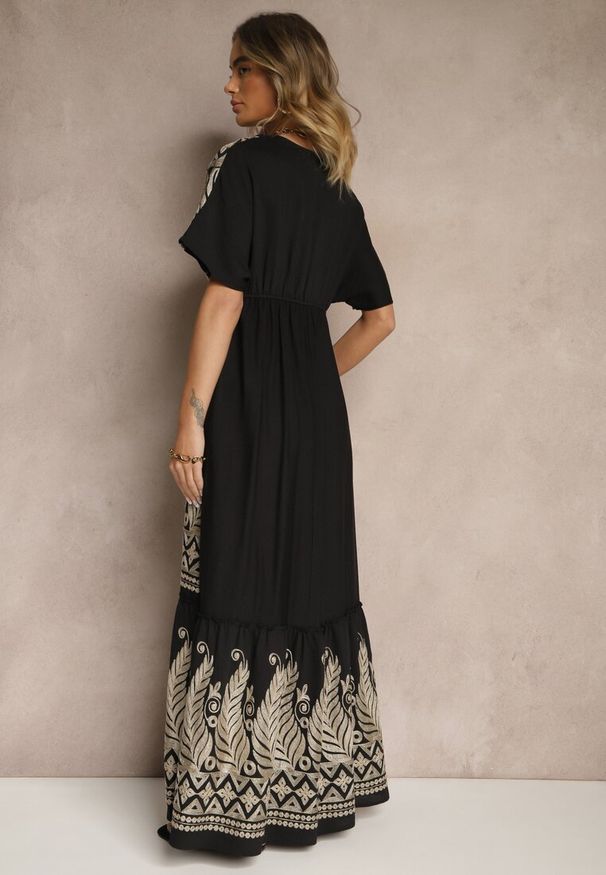 Renee - Czarna Wiskozowa Sukienka Boho o Kopertowym Kroju z Metalicznym Haftem Redeselle. Okazja: na co dzień. Typ kołnierza: dekolt w serek. Kolor: czarny. Materiał: wiskoza. Wzór: haft. Typ sukienki: kopertowe. Styl: boho