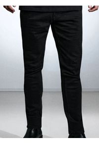 Sinsay - Spodnie jeansowe chino slim fit - czarny. Kolor: czarny. Materiał: jeans