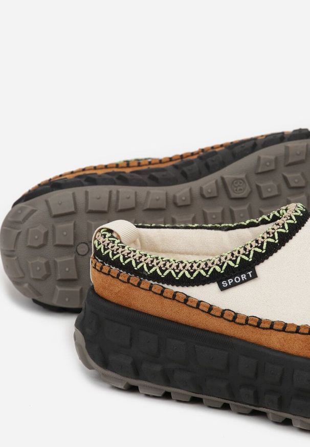 Born2be - Beżowe Niskie Śniegowce na Grubej Tłoczonej Podeszwie Arevire. Okazja: na co dzień. Kolor: beżowy. Materiał: jeans. Styl: casual