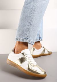 Born2be - Złoto-Białe Sneakersy w Stylu Klasycznych Tenisówek Filtris. Nosek buta: okrągły. Zapięcie: sznurówki. Kolor: złoty. Materiał: materiał. Obcas: na obcasie. Wysokość obcasa: niski #2