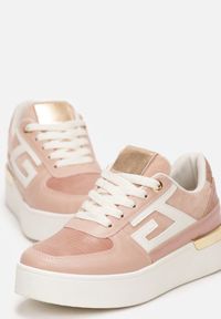 Renee - Różowe Sznurowane Sneakersy na Grubej Podeszwie z Metaliczną Wstawką Faeline. Kolor: różowy. Materiał: materiał