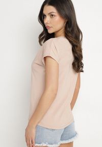Born2be - Beżowy Bawełniany T-shirt z Trójkątnym Dekoltem Linarosea. Okazja: na co dzień. Kolor: beżowy. Materiał: bawełna. Styl: casual #5