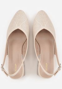 Born2be - Beżowe Czółenka VICES z Drobną Perforacją na Słupku ze Sprzączką Harellenne. Okazja: na co dzień, do pracy, na spotkanie biznesowe. Zapięcie: sprzączka. Kolor: beżowy. Materiał: jeans. Szerokość cholewki: normalna. Obcas: na słupku. Styl: klasyczny, casual, biznesowy. Wysokość obcasa: średni #2