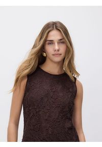 Reserved - Ażurowa bluzka - ciemnobrązowy. Kolor: brązowy. Materiał: dzianina. Wzór: ażurowy #1