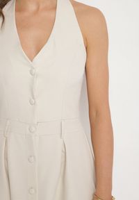 Born2be - Biała Sukienka na Szyję z Ozdobnymi Guzikami Folorea. Kolor: biały #4