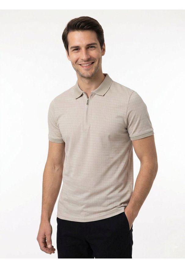 Dzianinowe Polo - Dekolt na Zamek - Brave Soul - Beż. Okazja: na co dzień. Typ kołnierza: polo. Kolor: beżowy, wielokolorowy, brązowy. Materiał: poliester. Styl: casual