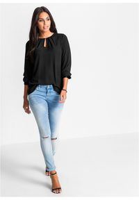 bonprix - Bluzka zakładana przez głowę. Kolor: czarny. Materiał: materiał. Wzór: aplikacja. Styl: elegancki #2