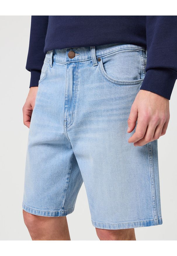 Wrangler - WRANGLER MĘSKIE SZORTY JEANSOWE FRONTIER SHORT WEST 112350822 W16W017961. Okazja: na co dzień. Materiał: jeans. Długość: krótkie. Sezon: lato. Styl: wakacyjny, elegancki, casual, klasyczny