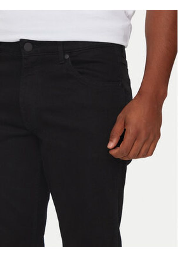 Wrangler Jeansy Greensboro 112357393 Czarny Straight Fit. Kolor: czarny