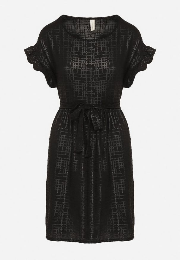 Born2be - Czarna Sukienka Ozdobiona Falbankami i Paskiem Izulira. Typ kołnierza: kołnierz z falbankami. Kolor: czarny. Wzór: aplikacja. Styl: elegancki