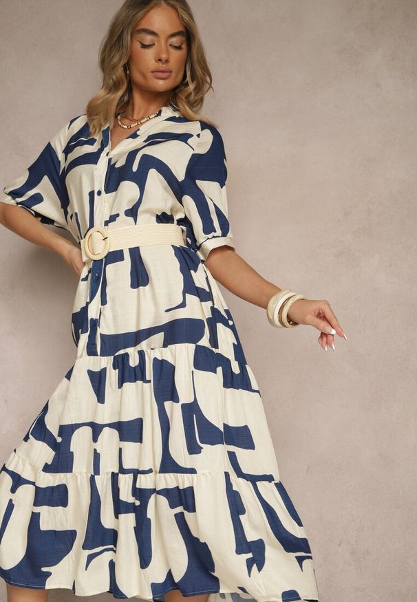 Renee - Granatowa Sukienka z Wiskozy Ozdobiona Geometrycznym Motywem Filorea. Okazja: na co dzień, na randkę, do pracy. Kolor: niebieski. Materiał: wiskoza. Wzór: geometria, aplikacja. Styl: casual, klasyczny