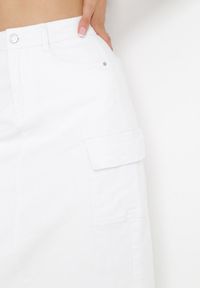Born2be - Biała Jeansowa Spódnica Midi z Szerokimi Kieszeniami Varsha. Kolor: biały. Materiał: jeans #2