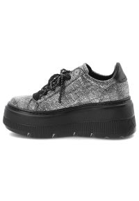 CheBello - Czarne Sneakersy Chebello Eleganckie Obuwie Damskie Na Platformie. Zapięcie: sznurówki. Kolor: czarny. Szerokość cholewki: normalna. Obcas: na platformie. Styl: elegancki