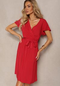 Renee - Czerwona Rozkloszowana Sukienka Midi z Wiązanym Paskiem Elemia. Kolor: czerwony. Materiał: materiał, tkanina, wiskoza. Długość: midi #3